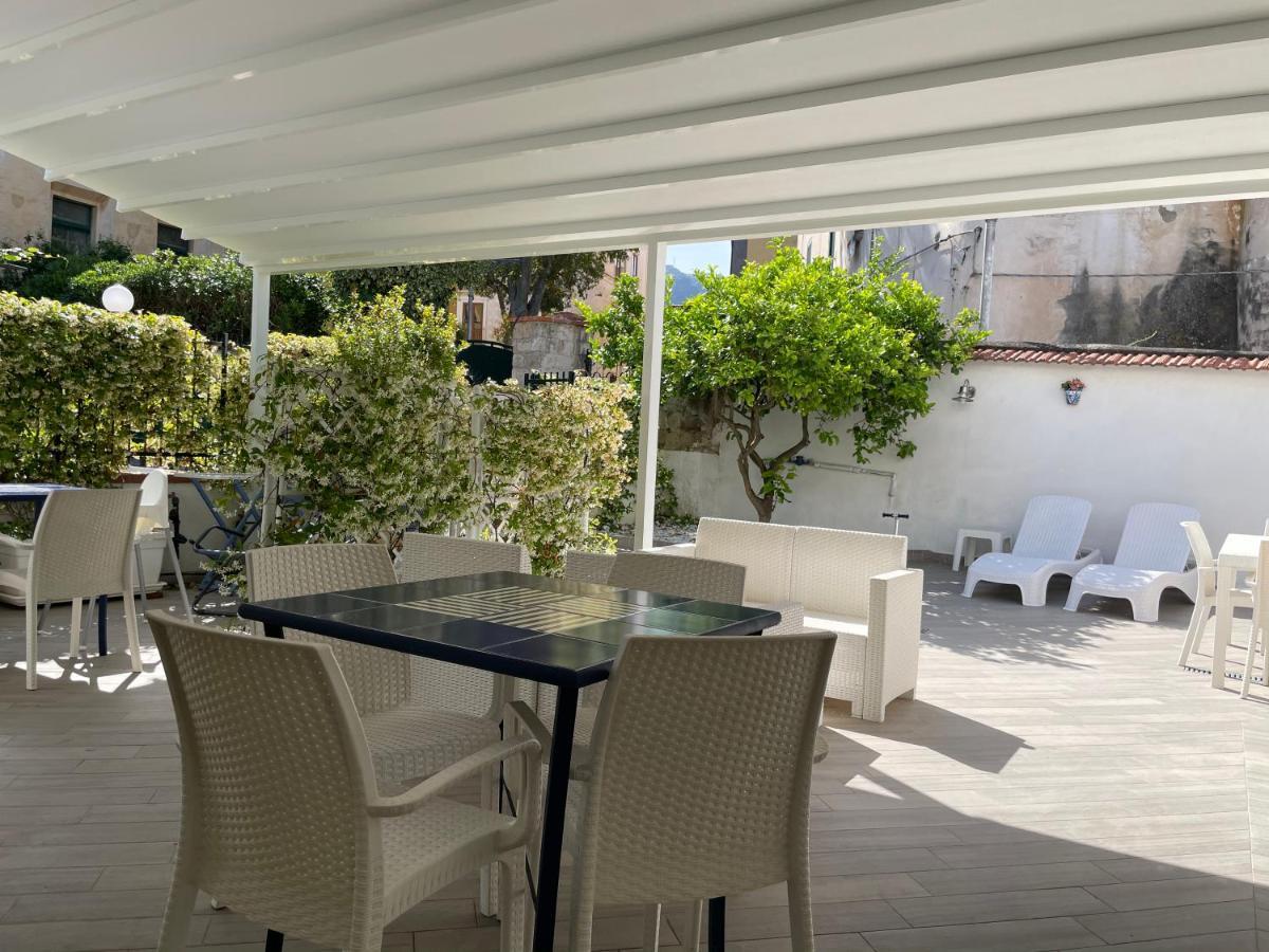 Villa Spring Apartments Meta Luaran gambar